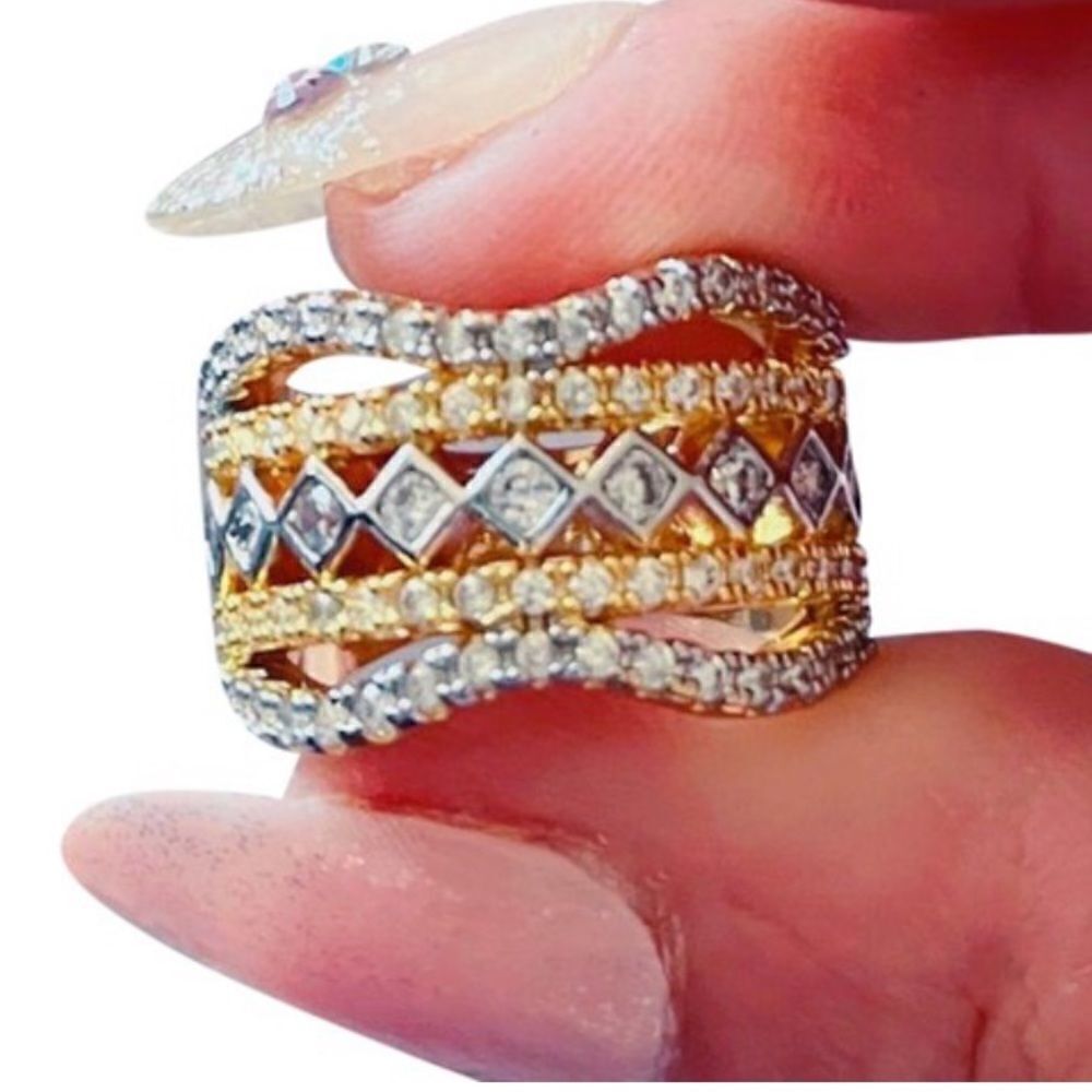 The Regency Two Tone Band Ring in size 5